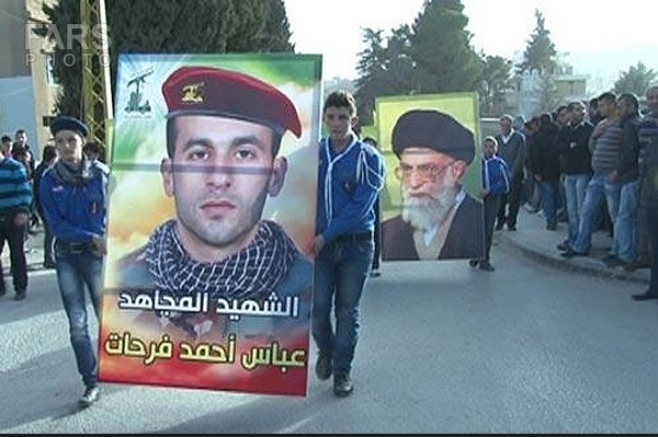 بوسه خداحافظی بر پیکر پدر