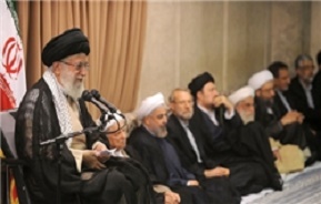 مراقب باشید جریانهای مؤمن را با شعار اعتدال کنار نزنند مراقب باشید جریانهای مؤمن را با شعار اعتدال کنار نزنند