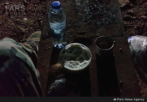 سفره سحری رزمنده حزبالله در سوریه+عکس سفره سحری رزمنده حزبالله در سوریه+عکس