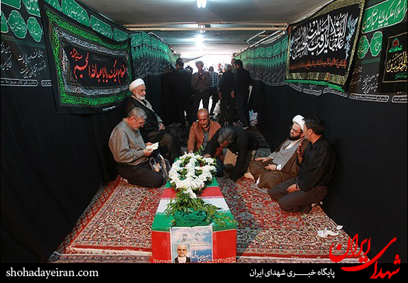 تشییع پیکر پدر شهیدان صادقی با حضور احمدی نژاد