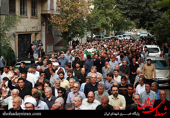 تشییع پیکر پدر شهیدان صادقی با حضور احمدی نژاد