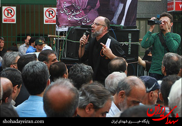 تشییع پیکر پدر شهیدان صادقی با حضور احمدی نژاد