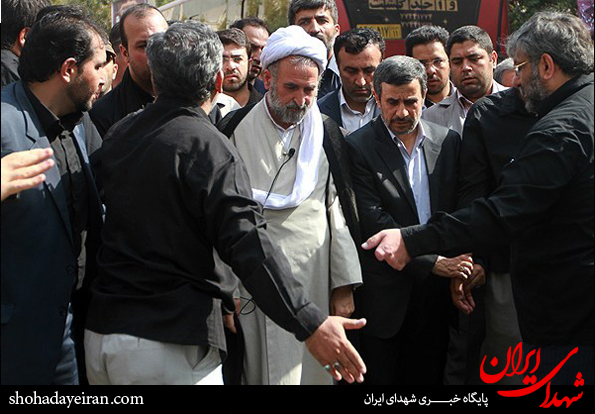 تشییع پیکر پدر شهیدان صادقی با حضور احمدی نژاد