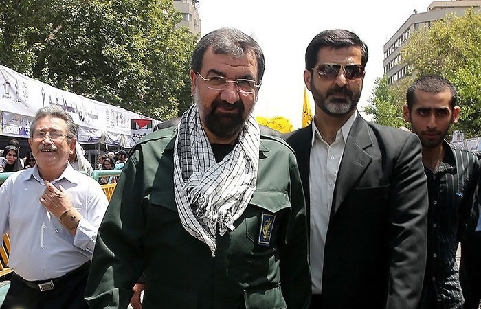 عکس/ محسن رضایی با لباس سپاه در راهپیمایی عکس/ محسن رضایی با لباس سپاه در راهپیمایی