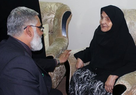 دیدار امیر پوردستان با مادر شهید سپهبد صیادشیرازی دیدار امیر پوردستان با مادر شهید سپهبد صیادشیرازی