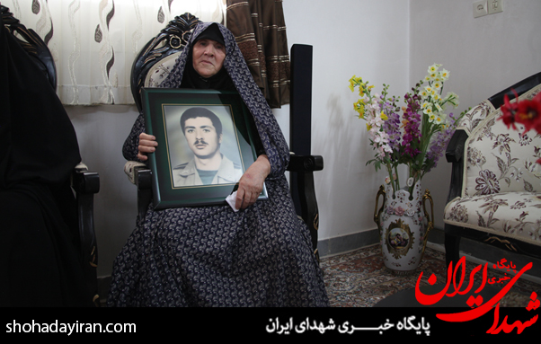 بیهوش شدن مادر شهید چشم به راه در آمبولانس شهدا+عکس بیهوش شدن مادر شهید چشم به راه در آمبولانس شهدا+عکس