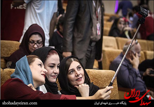شوی لباس بازیگران در اختتامیه جشنواره فیلم کودک شوی لباس بازیگران در اختتامیه جشنواره فیلم کودک
