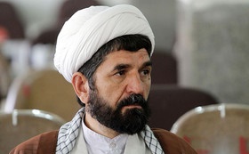 معراج شهدای مشهد به تعمیرگاه خودرو تبدیل شد! معراج شهدای مشهد به تعمیرگاه خودرو تبدیل شد!