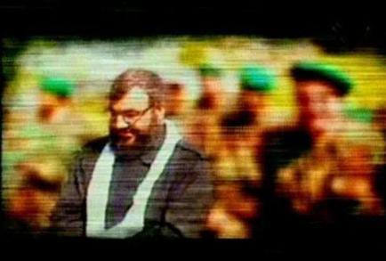 سیدحسن نصرالله با لباس رزم در مقابل داعش سیدحسن نصرالله با لباس رزم در مقابل داعش