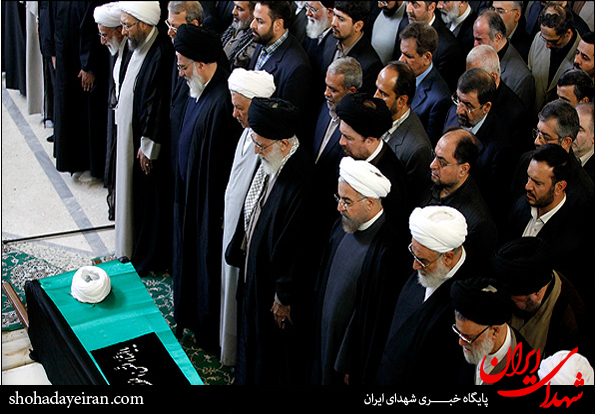 اقامه نماز رهبر انقلاب بر پیکر آیت الله مهدوی کنی+ عکس اقامه نماز رهبر انقلاب بر پیکر آیت الله مهدوی کنی+ عکس