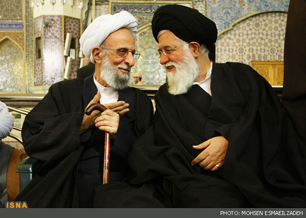 حضور علامه مصباح در ختم آیت‌الله مهدوی کنی در مشهد+عکس