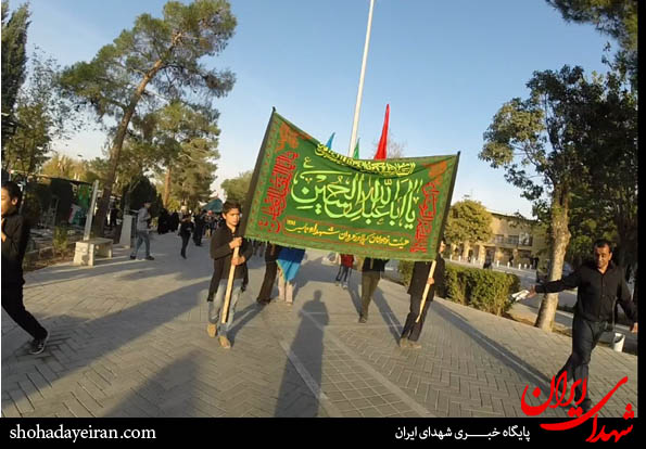 تصاویر/ حرکت دسته عزاداری شهدا در گلزار شهدا