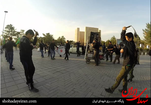 تصاویر/ حرکت دسته عزاداری شهدا در گلزار شهدا