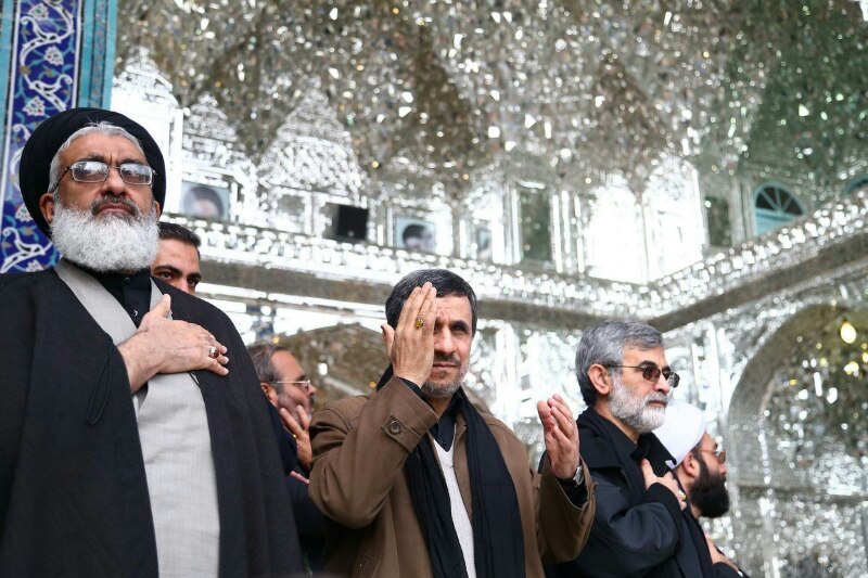 تصاویر/ ابراز علاقه عزاداران قمی به دکتر احمدی نژاد