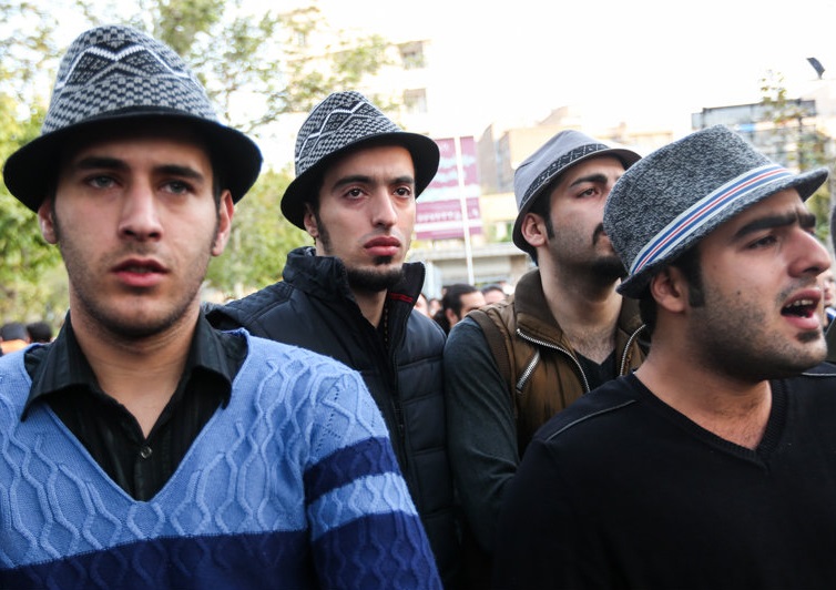 عزاداری عجیب هواداران مرتضی پاشایی با کلاه!+تصاویر عزاداری عجیب هواداران مرتضی پاشایی با کلاه!+تصاویر