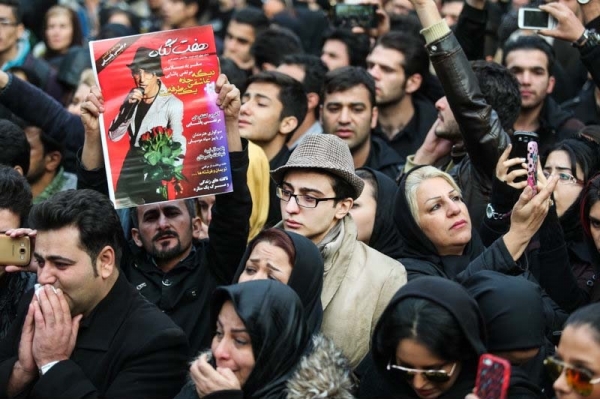 عزاداری عجیب هواداران مرتضی پاشایی با کلاه!+تصاویر عزاداری عجیب هواداران مرتضی پاشایی با کلاه!+تصاویر