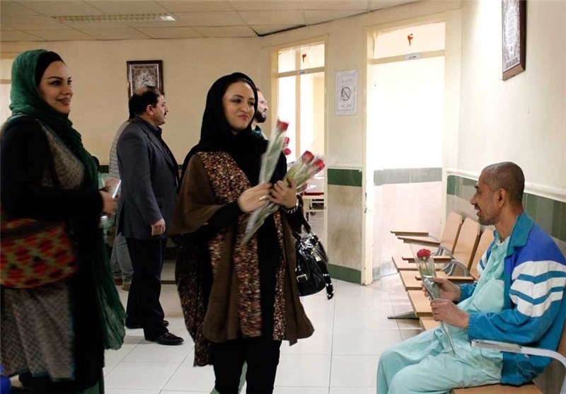 بازید عوامل تولید فیلم «شیار ۱۴۳» از آسایشگاه جانبازان اهواز بازید عوامل تولید فیلم «شیار ۱۴۳» از آسایشگاه جانبازان اهواز