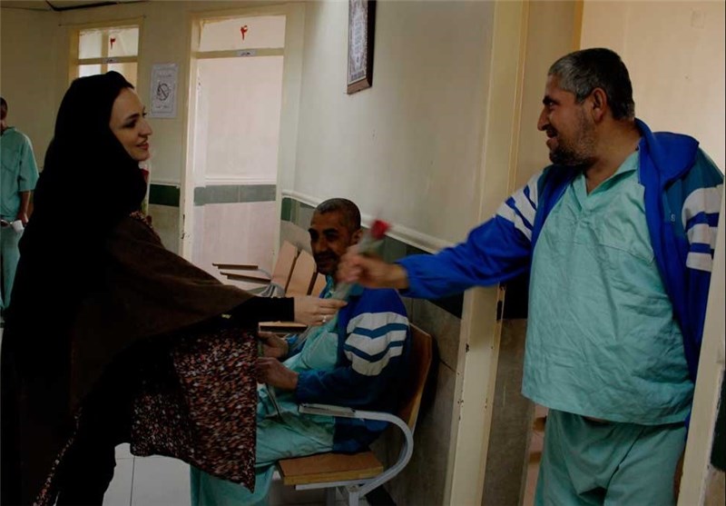 بازید عوامل تولید فیلم «شیار ۱۴۳» از آسایشگاه جانبازان اهواز بازید عوامل تولید فیلم «شیار ۱۴۳» از آسایشگاه جانبازان اهواز