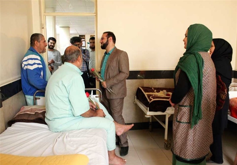 بازید عوامل تولید فیلم «شیار ۱۴۳» از آسایشگاه جانبازان اهواز بازید عوامل تولید فیلم «شیار ۱۴۳» از آسایشگاه جانبازان اهواز