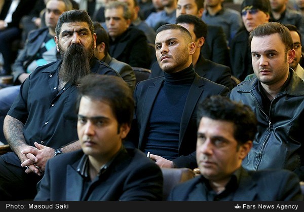 عکس/ بادیگارد یک خواننده در مراسم پاشایی عکس/ بادیگارد یک خواننده در مراسم پاشایی
