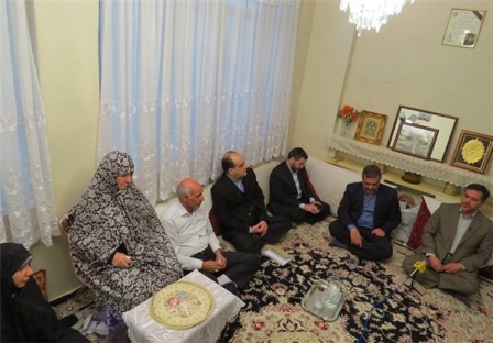 مادری که پسرش را توصیه به شهادت کرد مادری که پسرش را توصیه به شهادت کرد