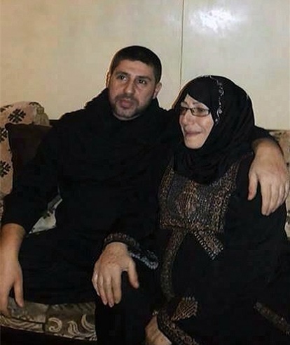محافظ معروف در کنار مادرش+عکس محافظ معروف در کنار مادرش+عکس