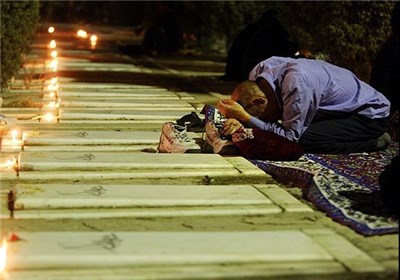تجدید میثاق با شهید مدافع حرم در قطعه ۲۶ گلزار شهدا تجدید میثاق با شهید مدافع حرم در قطعه ۲۶ گلزار شهدا