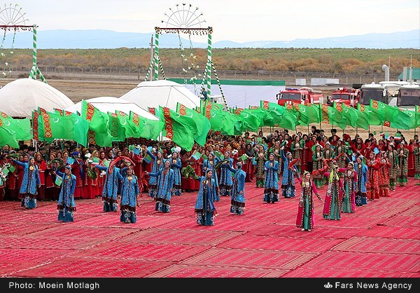 رقص زنان در افتتاح راه‎آهن بین‌المللی شرق دریای خزر!+عکس