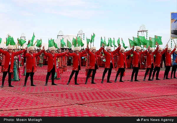 رقص زنان در افتتاح راه‎آهن بین‌المللی شرق دریای خزر!+عکس