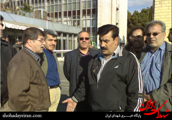 تحصن آزادگان مقابل شرکت خودکفایی/ مدیر عامل فرار کرد تحصن آزادگان مقابل شرکت خودکفایی/ مدیر عامل فرار کرد