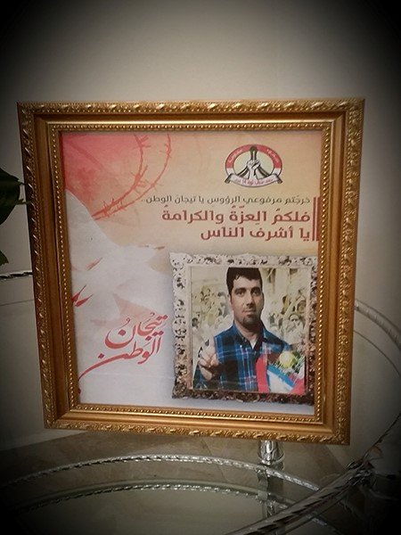 تکریم از یک پدر شهید بحرینی تصاویر تکریم از یک پدر شهید بحرینی تصاویر