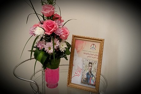 تکریم از یک پدر شهید بحرینی تصاویر تکریم از یک پدر شهید بحرینی تصاویر