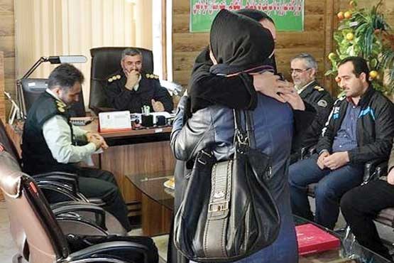 دیدار مادر و دختر گمشده پس از 12 سال+عکس دیدار مادر و دختر گمشده پس از 12 سال+عکس