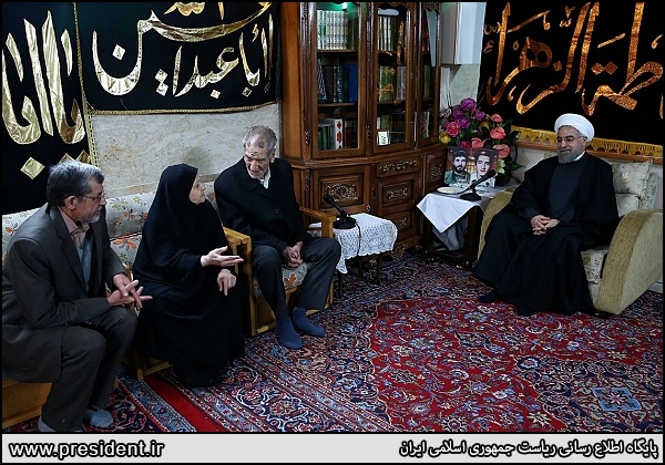 آقای روحانی!وضعیت حجاب برای مادران شهدا آزاردهنده است آقای روحانی!وضعیت حجاب برای مادران شهدا آزاردهنده است