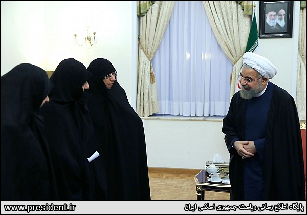دیدار رئیس جمهور با خانواده آیتالله مهدوی کنی دیدار رئیس جمهور با خانواده آیتالله مهدوی کنی