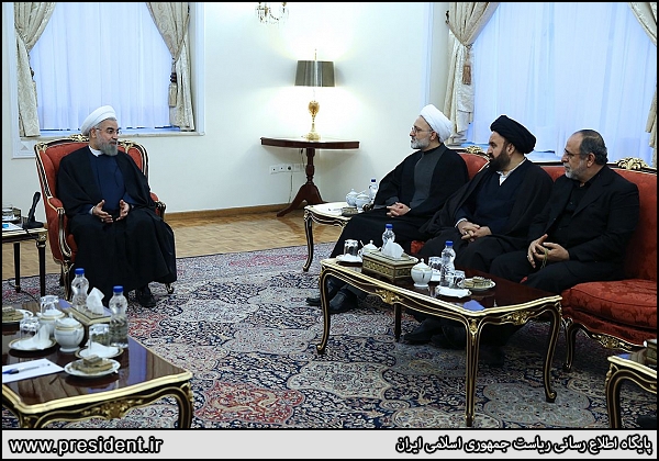 دیدار رئیس جمهور با خانواده آیتالله مهدوی کنی دیدار رئیس جمهور با خانواده آیتالله مهدوی کنی