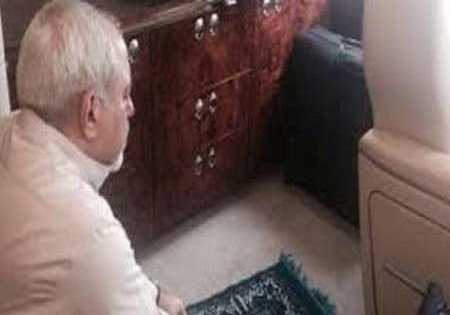 نماز اول وقت ظریف وسط مذاکرات+ عکس نماز اول وقت ظریف وسط مذاکرات+ عکس