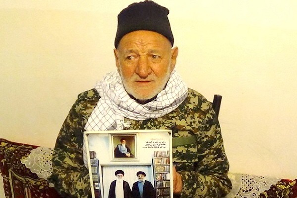 عکس:آرزوی زیبای پیرمرد بسیجی عکس:آرزوی زیبای پیرمرد بسیجی