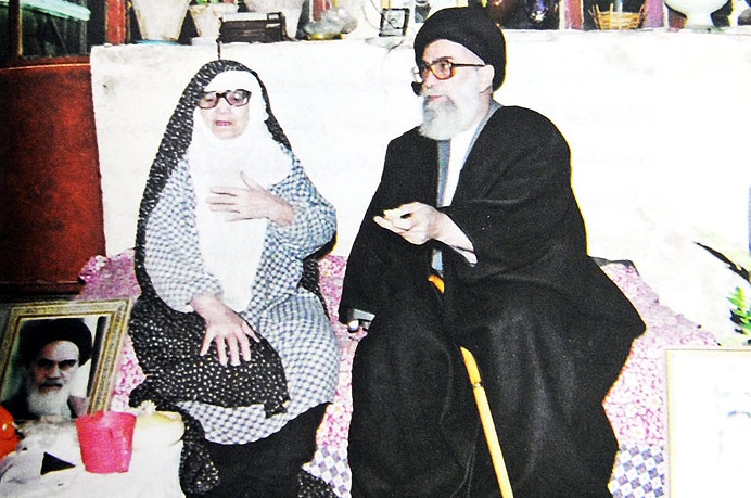 یک مادر شهید همسایه آیتالله خامنهای+تصاویر یک مادر شهید همسایه آیتالله خامنهای+تصاویر