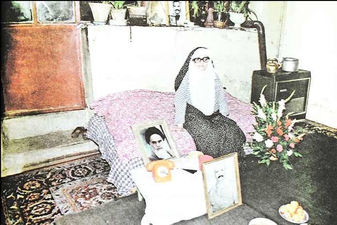 یک مادر شهید همسایه آیتالله خامنهای+تصاویر یک مادر شهید همسایه آیتالله خامنهای+تصاویر