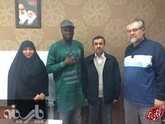 عکس/ حضور تهیه کنده صدا و سیما در دفتر احمدی نژاد