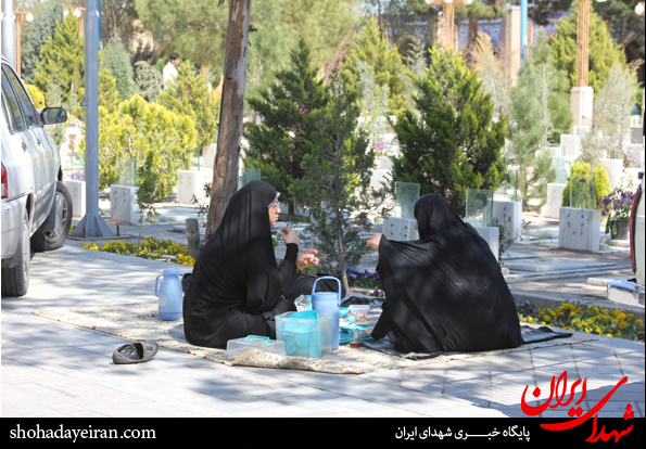 عکس/ روز طبیعت در گلزار شهدا