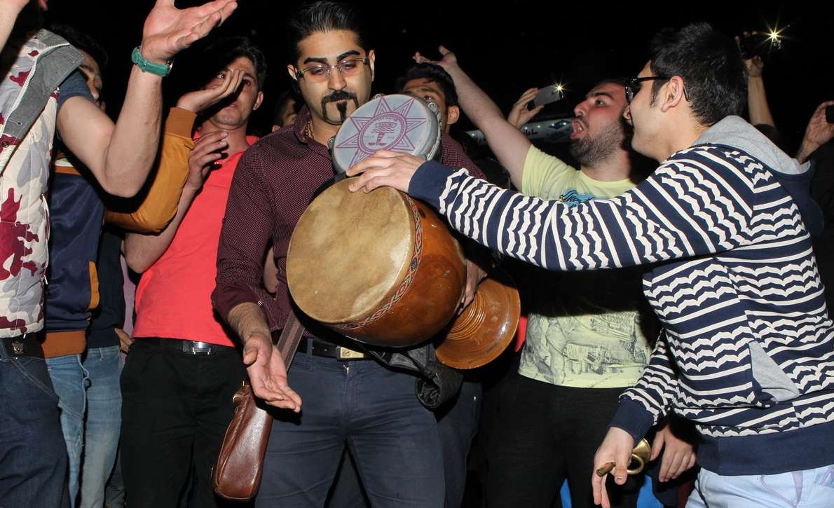 شادی حامیان روحانی پس از سخنان روحانی+تصاویر