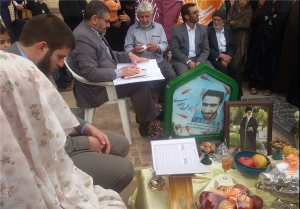 عقد متفاوت زوج کرمانی در جوار مزار شهید+تصاویر