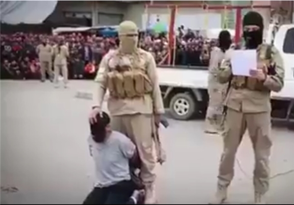 اعدام ۳۰۰ تن از اهالی موصل عراق توسط داعش + تصاویر اعدام ۳۰۰ تن از اهالی موصل عراق توسط داعش + تصاویر