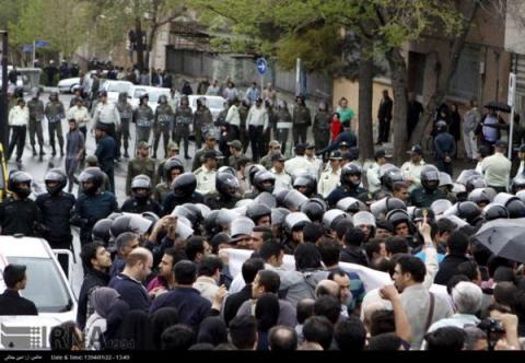 تجمع مردمی در مقابل سفارت عربستان +تصاویر