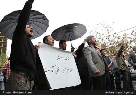 تجمع مردمی در مقابل سفارت عربستان +تصاویر