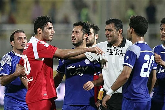 درگیری مدافع پرسپولیس با بازیکن استقلال +تصاویر درگیری مدافع پرسپولیس با بازیکن استقلال +تصاویر