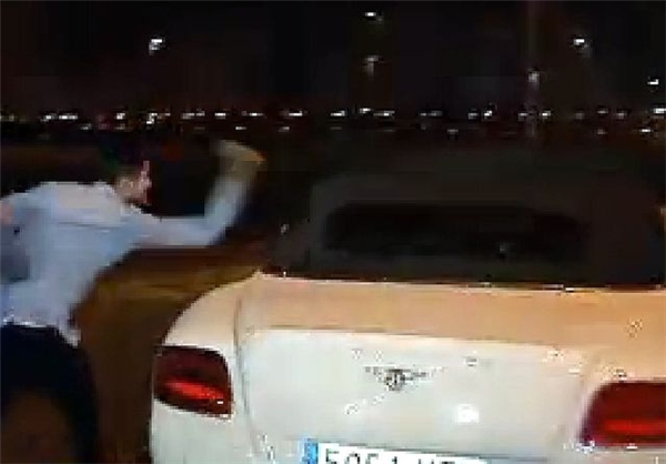 توهین برخی هواداران به بازیکنان رئال +عکس توهین برخی هواداران به بازیکنان رئال +عکس