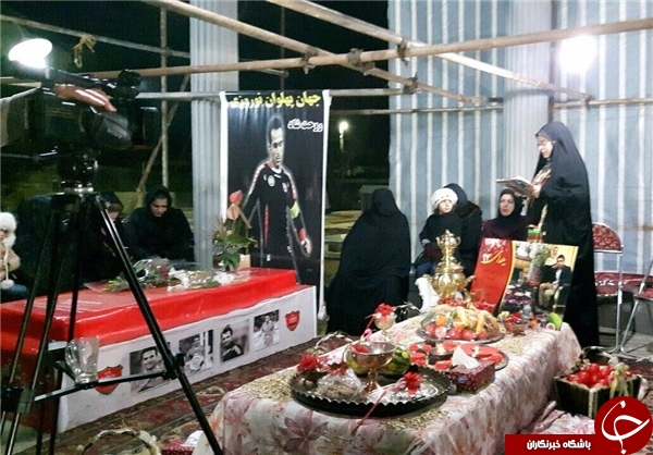 شب یلدای خانواده هادی نوروز در سر مزار+عکس شب یلدای خانواده هادی نوروز در سر مزار+عکس